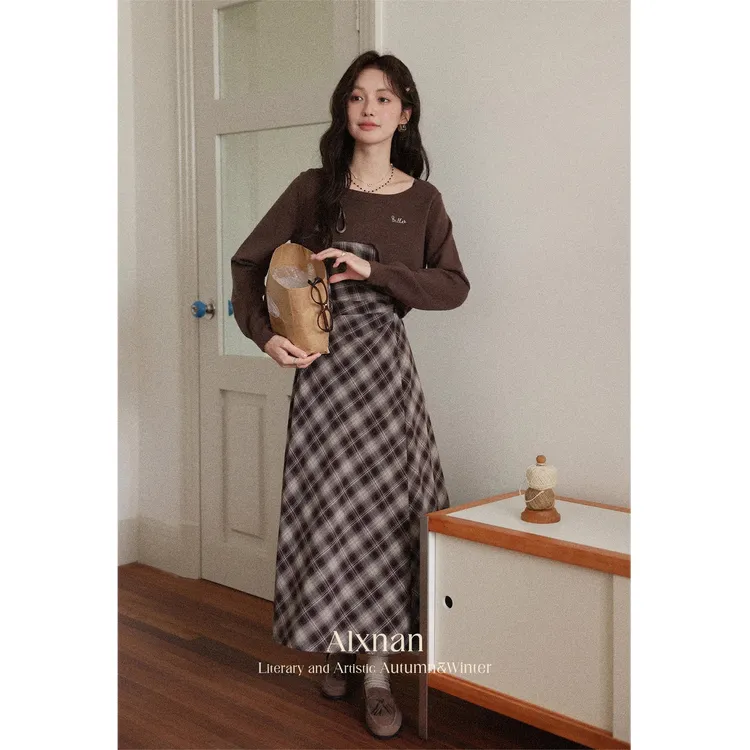鹿向南「焦糖朗姆」秋季新款美拉德慵懒气质格纹吊带裙罩衫真两件女