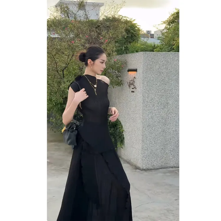 夏季新款黑色不规则微透花边斜领露肩上衣高腰长款半身裙时尚套装