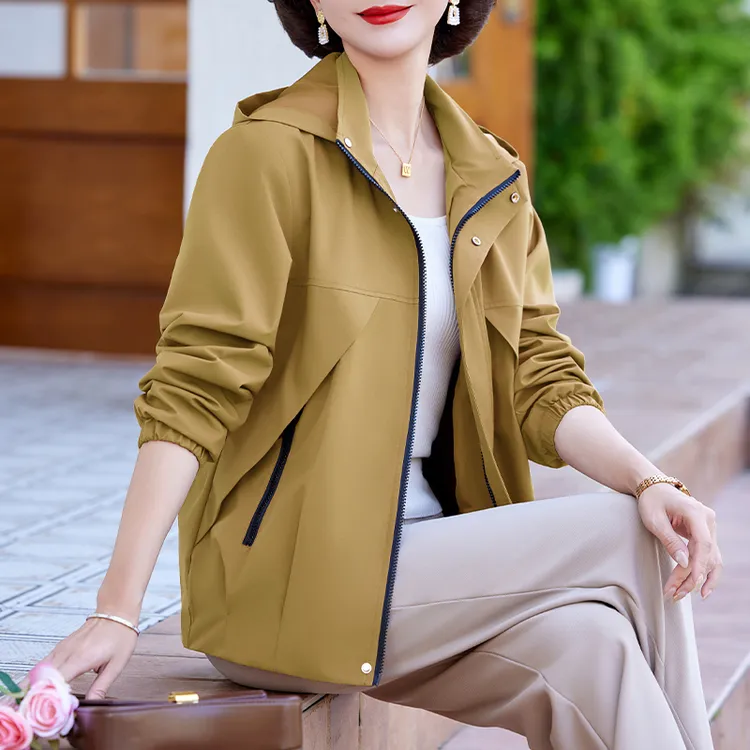 中年妈妈时尚休闲短款小外套夹克上衣女2025春秋装新款冲锋衣风衣