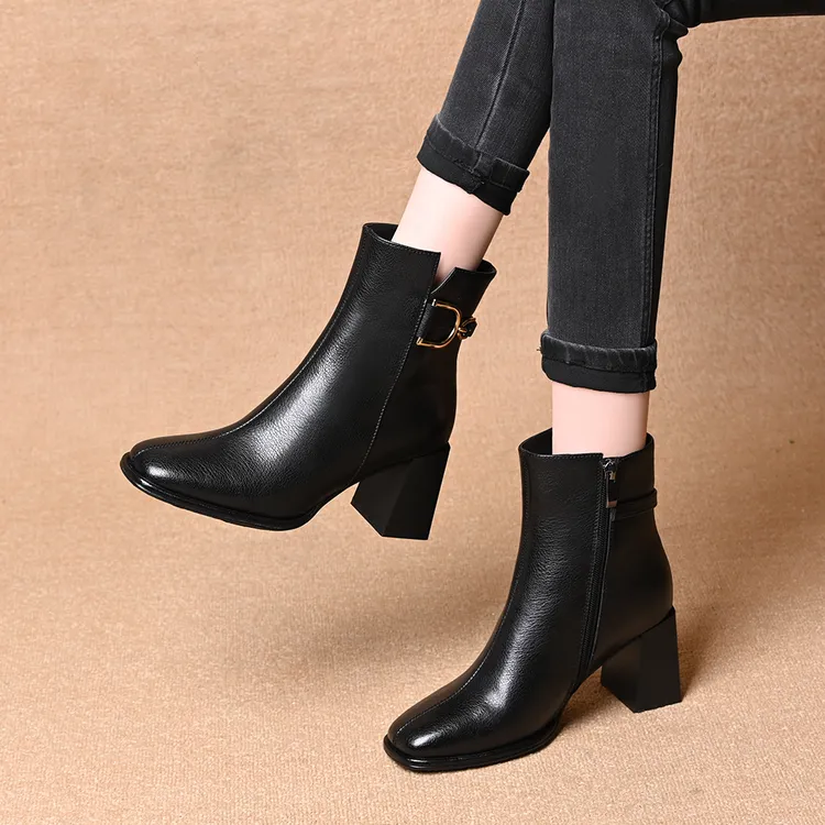 复古金属扣方头粗跟短靴女2025秋冬新款加绒保暖侧拉链高跟时装靴