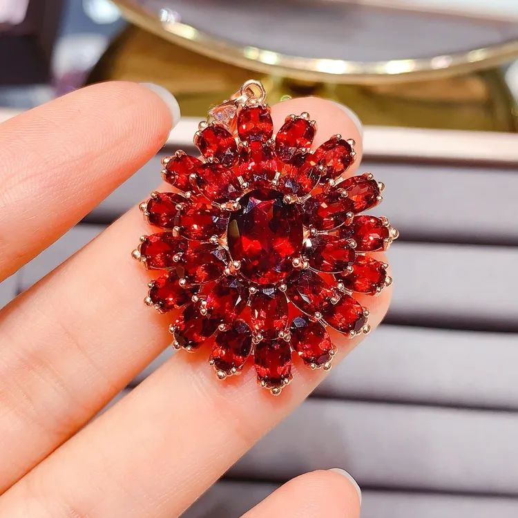 高品质石榴石吊坠设计款大气气质轻奢时尚复古红色重工大花优雅