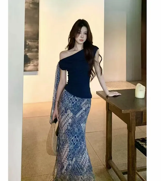 夏日绝美套装2025新款气质辣妹斜肩绑带修身上衣印花半裙高级女装