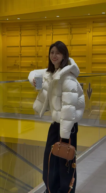 2025新款韩版90白鸭绒泡芙羽绒服女百搭不挑人 时尚连帽保暖外套