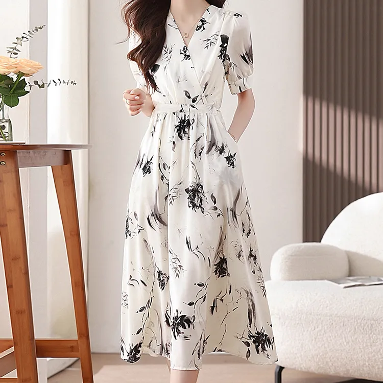 拉夏贝尔白色碎花连衣裙女2025夏新款气质收腰法式小个子v领裙子