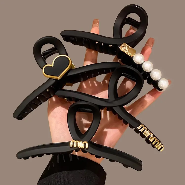 黑色盘发抓夹大号简约字母发夹夹子女高级感后脑勺盘发鲨鱼夹头饰