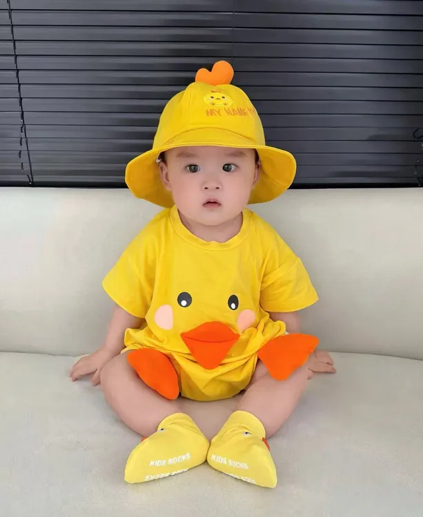 婴幼儿包屁衣可爱立体超萌小黄鸭衣服薄款三角男女宝宝连体衣