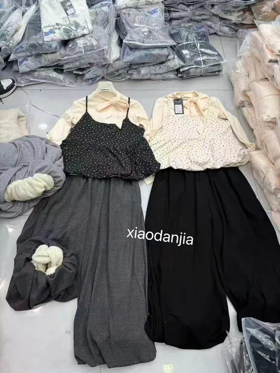 2025秋冬新款显瘦韩系宽松甜美风波点内搭+花苞裤套装8991