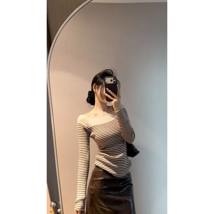 【平静时刻】超细羊毛一字领细横纹长袖针织衫上衣