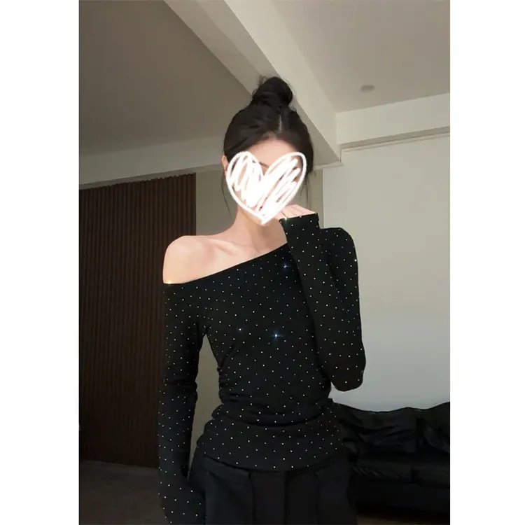 设计感小众辣妹斜领露肩长袖T恤女秋季波点内搭修身显瘦打底上衣