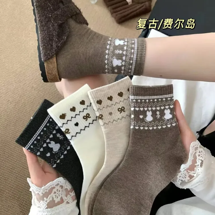 秋冬新款复古民族风菲尔岛袜子女士中筒袜ins风百搭长筒袜潮流.ZX