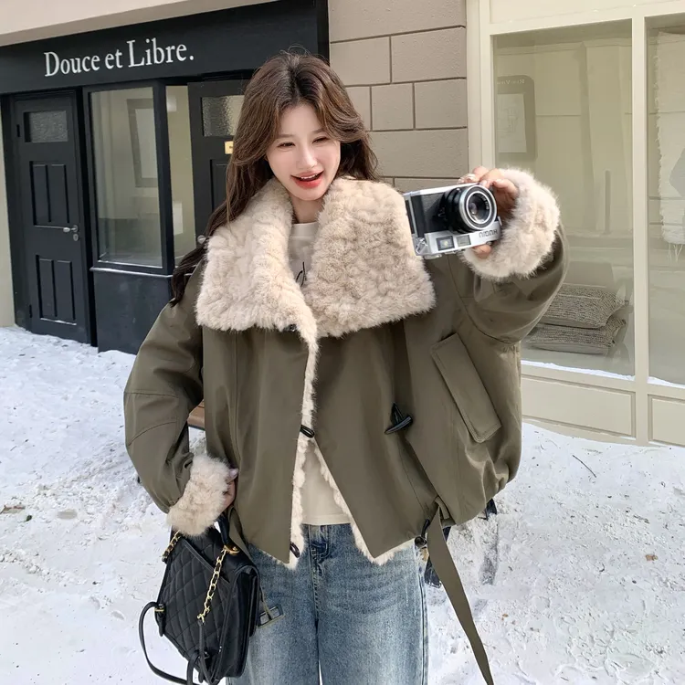 羊羔毛大翻领工装羽绒服女冬2025新款韩系chic氛围感90白鸭绒外套