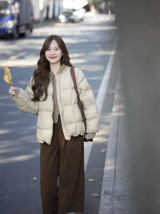 2026秋冬新款韩系简约时尚短款棉服外套高腰棕色休闲裤两件套装