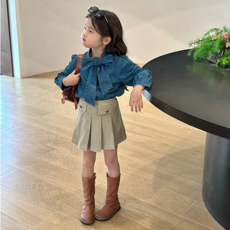 小思家女童2025秋季新款韩版洋气时髦牛仔系带上衣纯色百褶裙套装