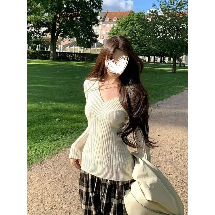 Moses Queen/魔西女王纯欲甜辣慵懒高级感V领复古保暖针织衫