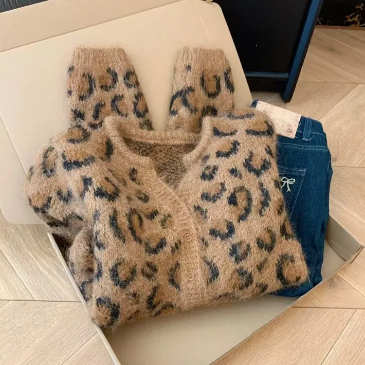 法式复古豹纹V领毛衣开衫女秋冬设计感小众宽松软糯百搭针织外套