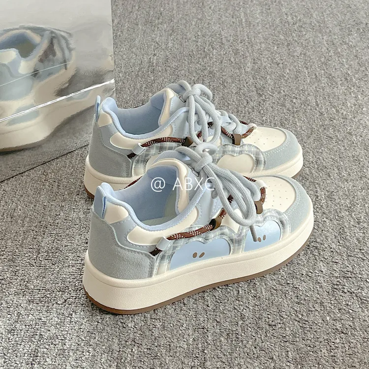 原创小众设计厚底小白鞋女款秋季新款2025爆款休闲板鞋苹果面包鞋