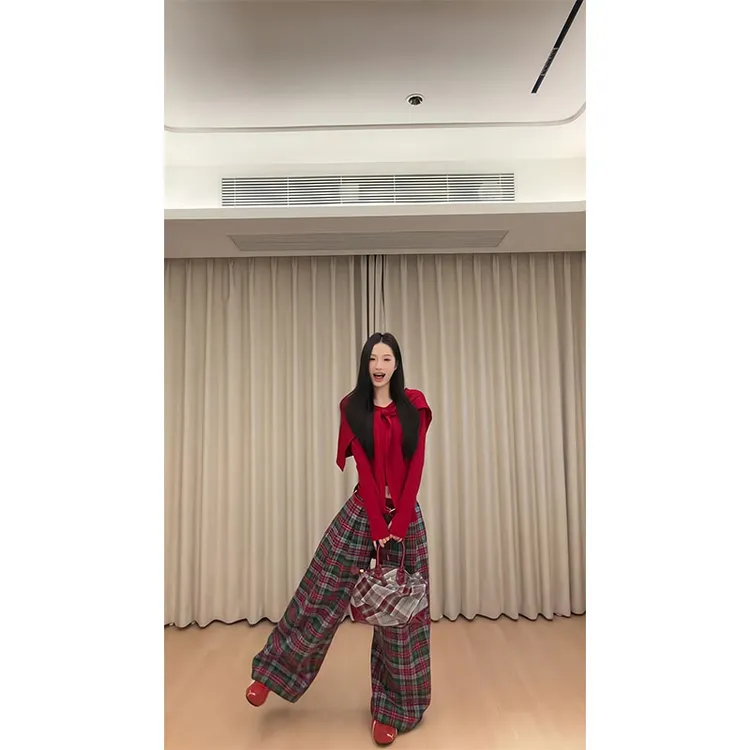 高级红色针织衫女秋冬修身显瘦圣诞气质外搭披肩短款上衣显瘦裤子