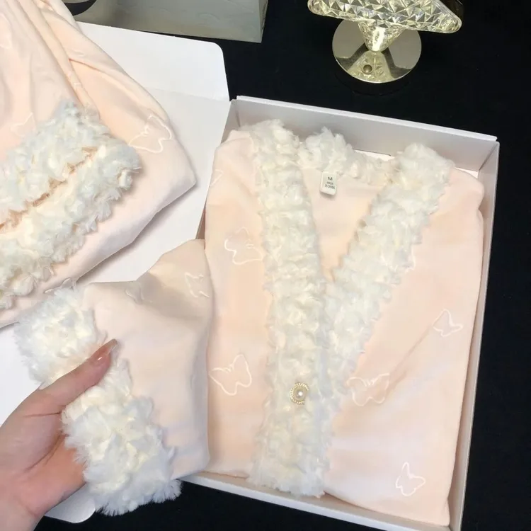 德绒睡衣女保暖秋冬季毛边2025新款长袖长裤小香风甜美家居服套装