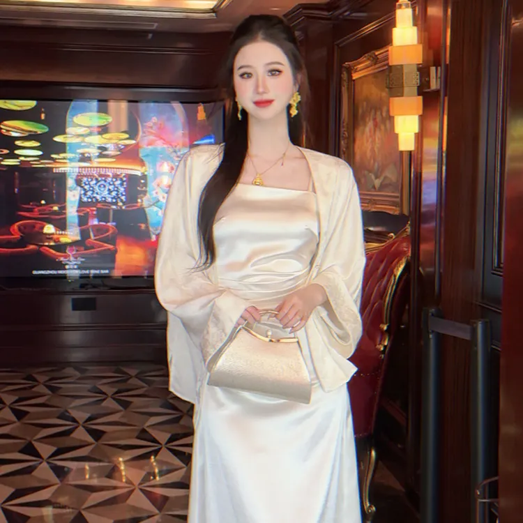 夏季薄款披肩2025年新款新中式缎面提花气质高级外套