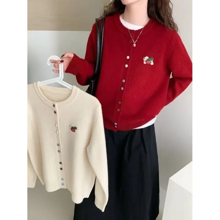 大码女装新年款小狗彩色扣设计针织开衫秋冬新款韩系长袖上衣5590