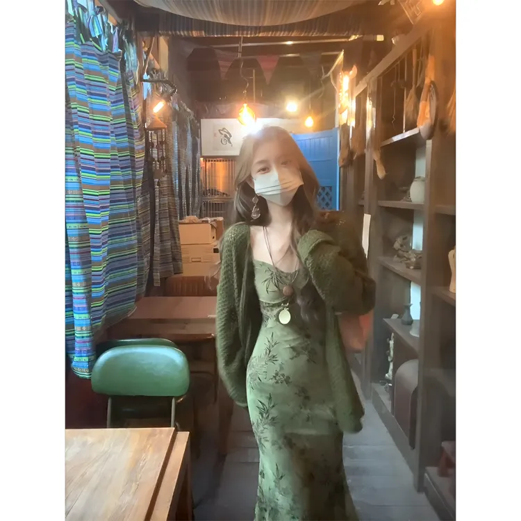 MARIE.COCO早秋复古新中式碎花吊带连衣裙女外搭镂空针织开衫套装