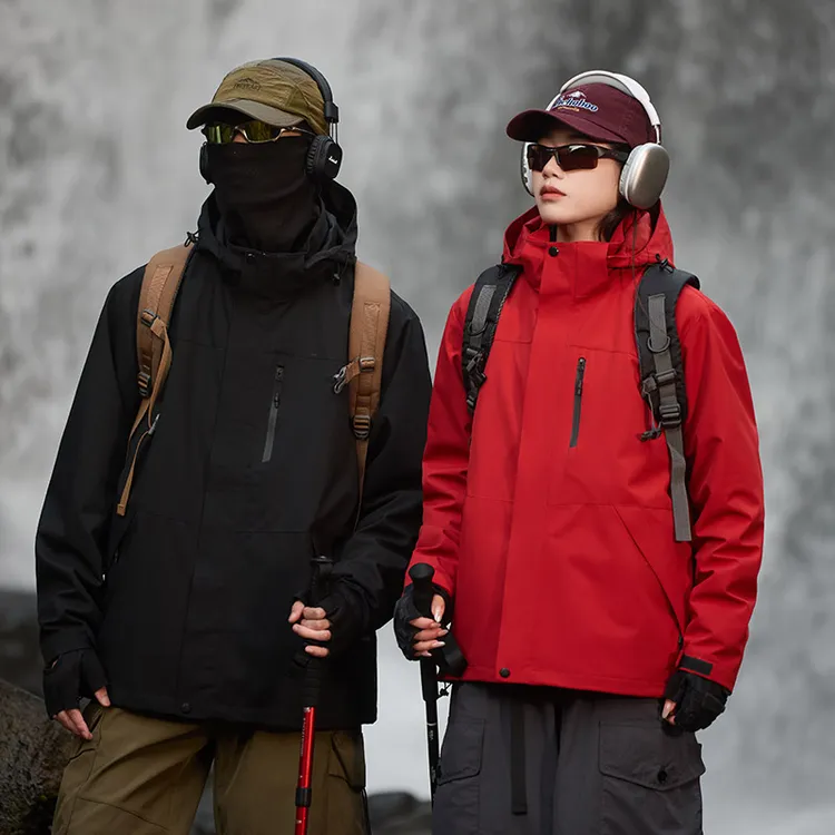 【奥莱】刺绣乌情侣款三合一防风防水保暖户外冲锋衣秋冬登山夹克