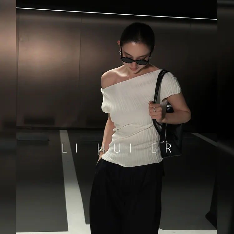 LiHuiEr李慧儿【月蚀】2025显瘦高级小众设计白色斜肩上衣LL02540