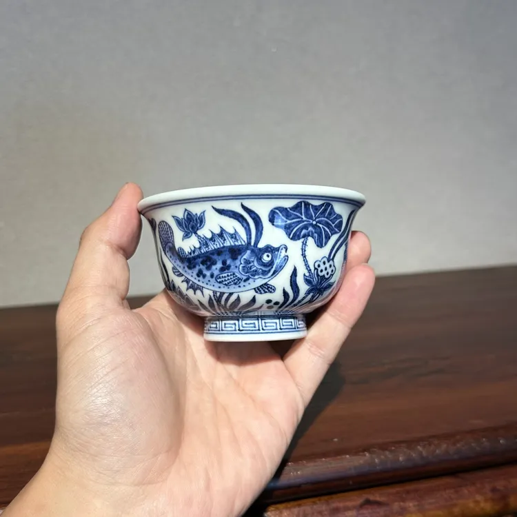 精品青花鱼藻纹压手杯口径约9.5厘米90-110毫升