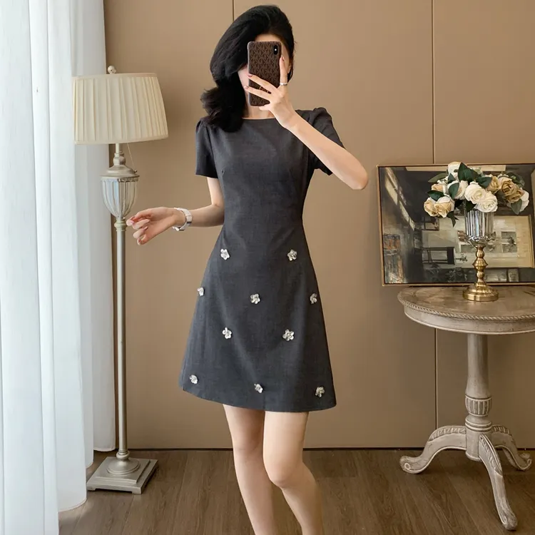 裙子女款爆款2025新款高级感知性风温婉大方洋气衣服女法式连衣裙