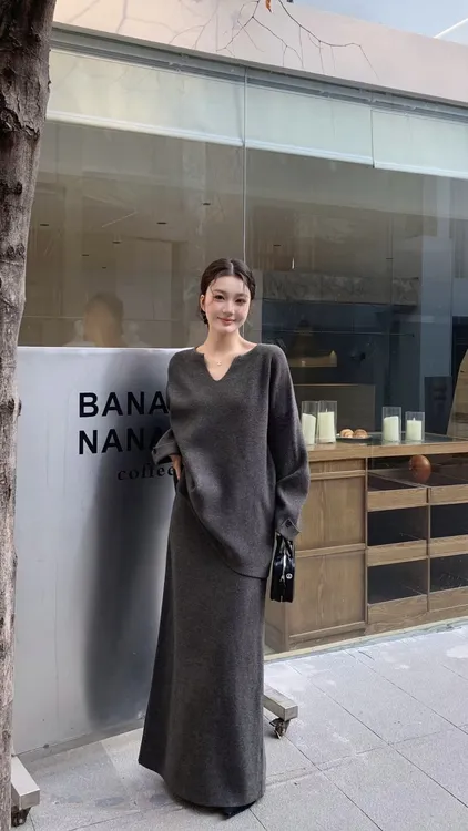 秋冬时尚套装慵懒风气质V领宽松针织休闲毛衣高腰半身长裙两件套