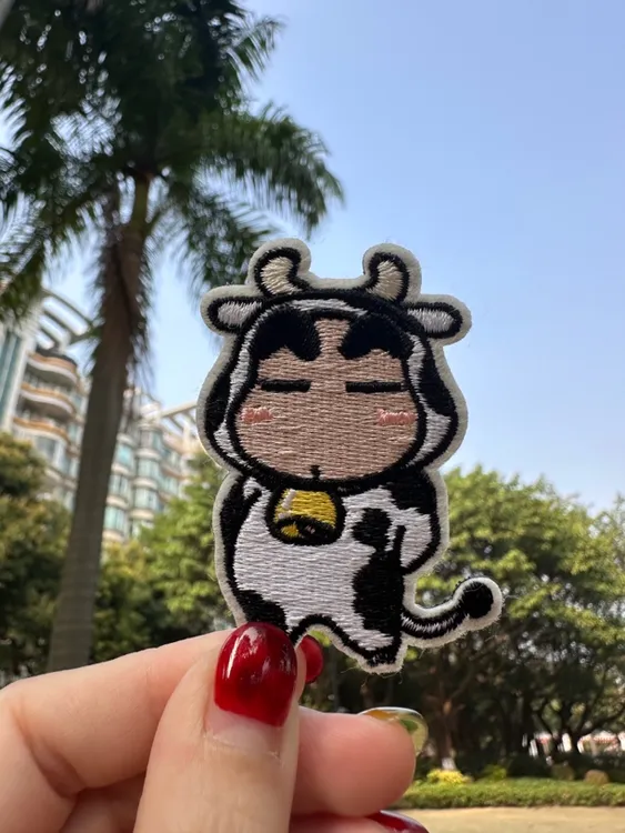 卡通牛奶蜡笔小新刺绣魔术贴衣服补贴绣花章DIY贴贴