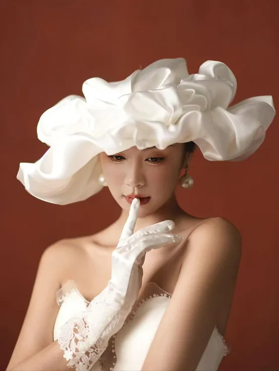 金钻新娘法式云朵新娘帽子女白色大檐礼帽婚纱摄影复古造型帽新款