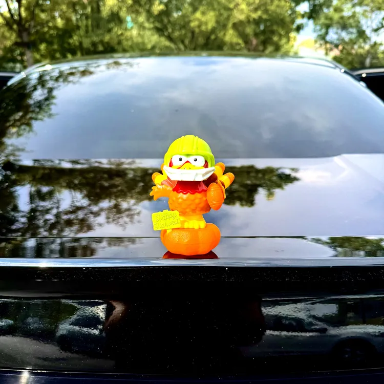 新款太阳能创意摇摆火鸡摇头公仔 卡通汽车摆件儿童玩具礼物