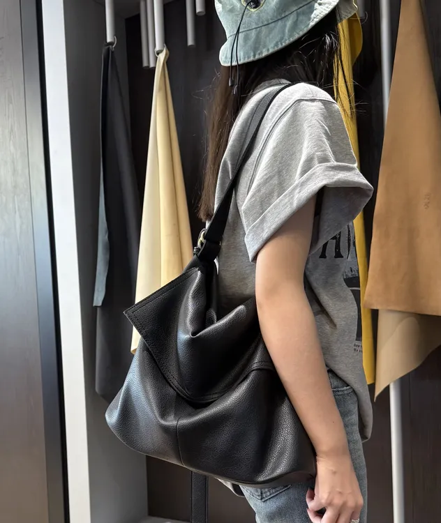 （主播自留款）大容量旅行女包软皮翻盖休闲斜挎包8102或2056