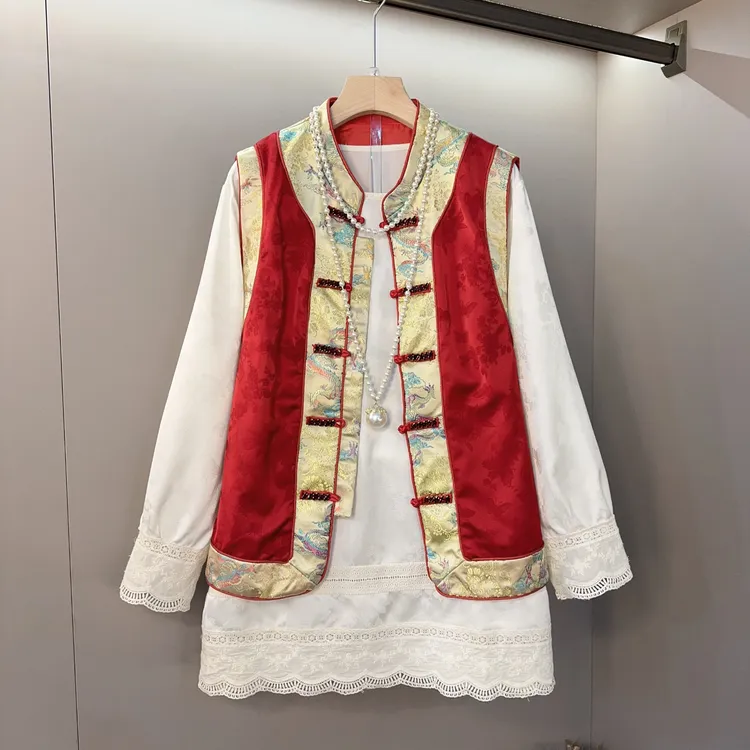 早春新款时尚洋气2025新中式内搭+盘扣马甲胖MM俩件套上衣套装