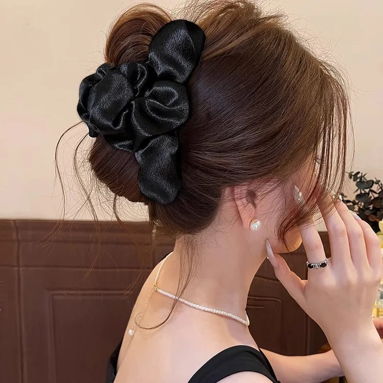高级感褶皱缎面抓夹大号女2025新款云朵发夹后脑勺鲨鱼夹头饰夹子