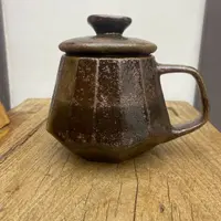 窑宝红色梅花底座带盖马克杯（430毫升，手工制作，有渗水期）