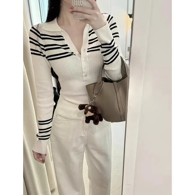 【现货】撞色条纹长袖女秋冬款洋气针织内搭打底衫修身显瘦v领上衣