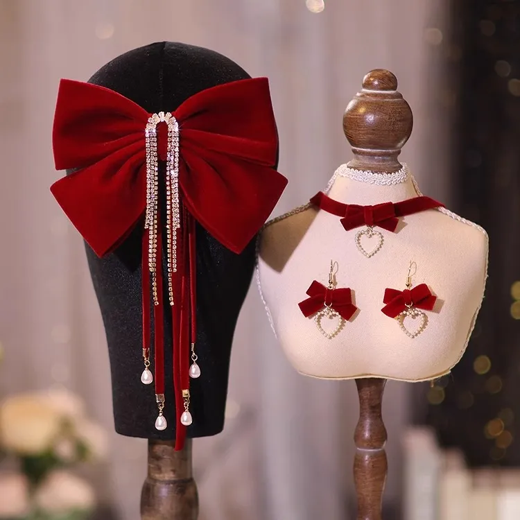 在逃公主敬酒服头饰新娘2024新款酒红色丝绒大蝴蝶结高级订婚发夹