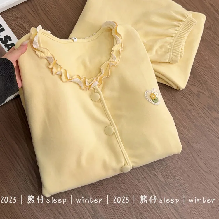 『淡黄温柔』秋冬睡衣女亲肤双面磨毛绒保暖带胸垫长袖家居服套装