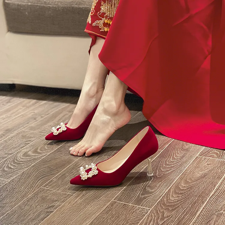 红色婚鞋新娘鞋女新款不累脚高跟鞋5CM尖头秀禾主婚纱大小码单鞋