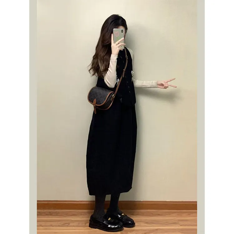 设计感小众立体珠片花朵马甲背心女2025新款黑色花苞半身裙两件套