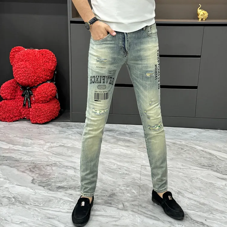 潮牌印花男士牛仔裤秋冬新款个性破洞补丁小脚裤时尚百搭休闲男裤