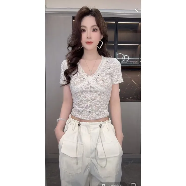 曼曼【点点夏日~】 纯欲辣妹v领蕾丝彩色短袖T恤