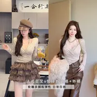 小雨姐姐【咿呀美亚】时尚V领交叉针织上衣+蕾丝领扣吊带套装女秋冬