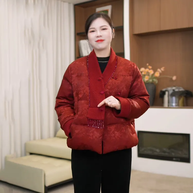 洋气妈妈装新中式红色围巾领羽绒服女中老年女装时尚国风保暖外套