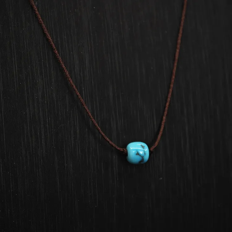 只买单纯的吊坠，没带链子，属的性质。吊坠 蓝色素桶珠微铁线吊坠