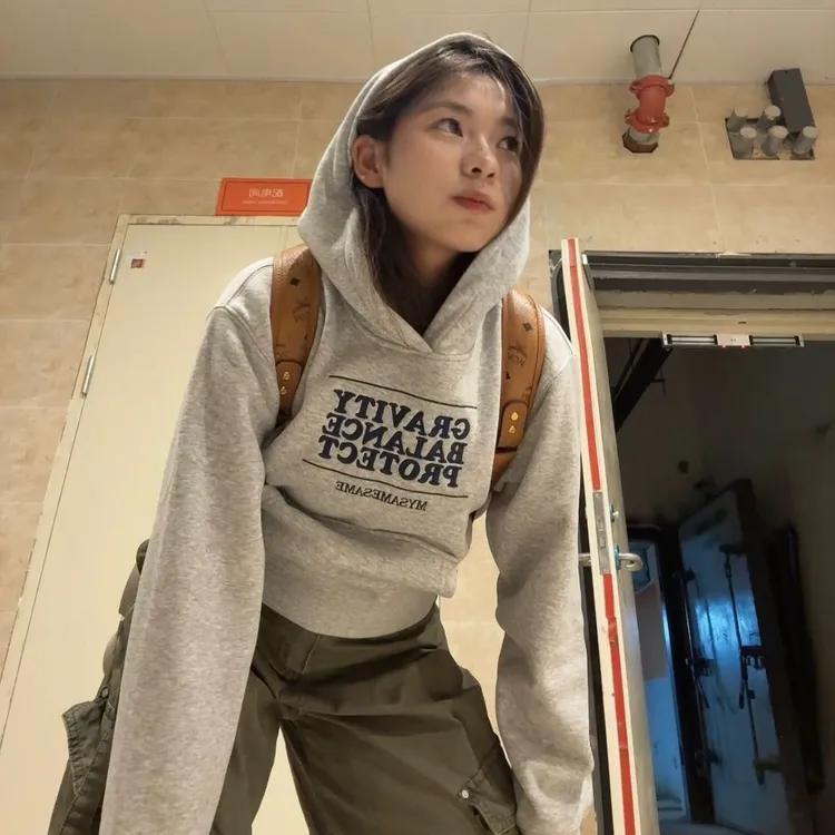美式字母刺绣连帽卫衣女春秋季新款高街宽松短款慵懒风套头上衣潮
