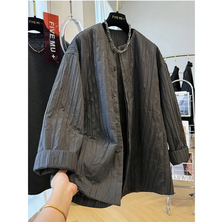 高级感独特别致慵懒风宽松肌理感褶皱圆领休闲时尚外套女秋季上衣