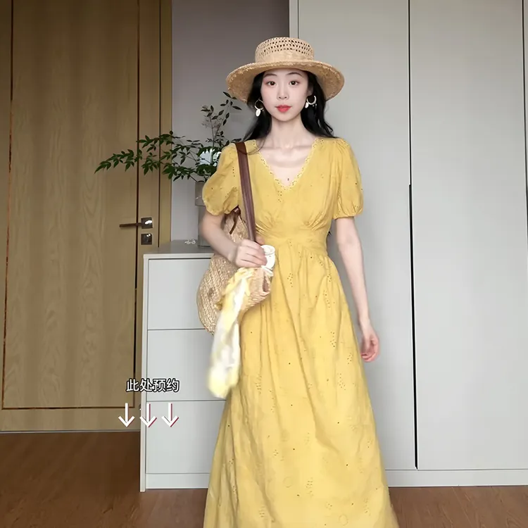 法式气质黄色领连衣裙女2025夏季新款设计感掐腰显瘦超好看长裙